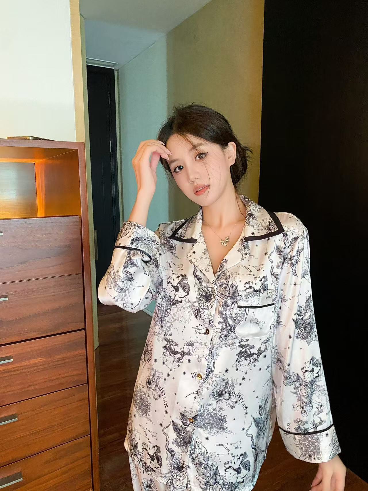 High-grade Ice Silk Printed Long-sleeved Fashion Sweet Homewear